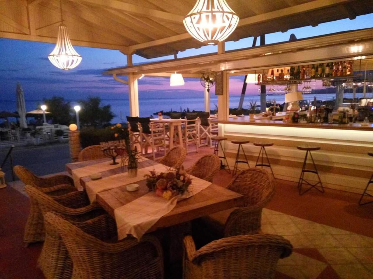 Assano Seafront Luxury Lejlighed Nikiti  Eksteriør billede